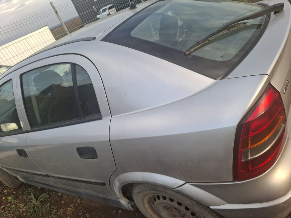 Opel Astra gri 5 locuri anul 2001