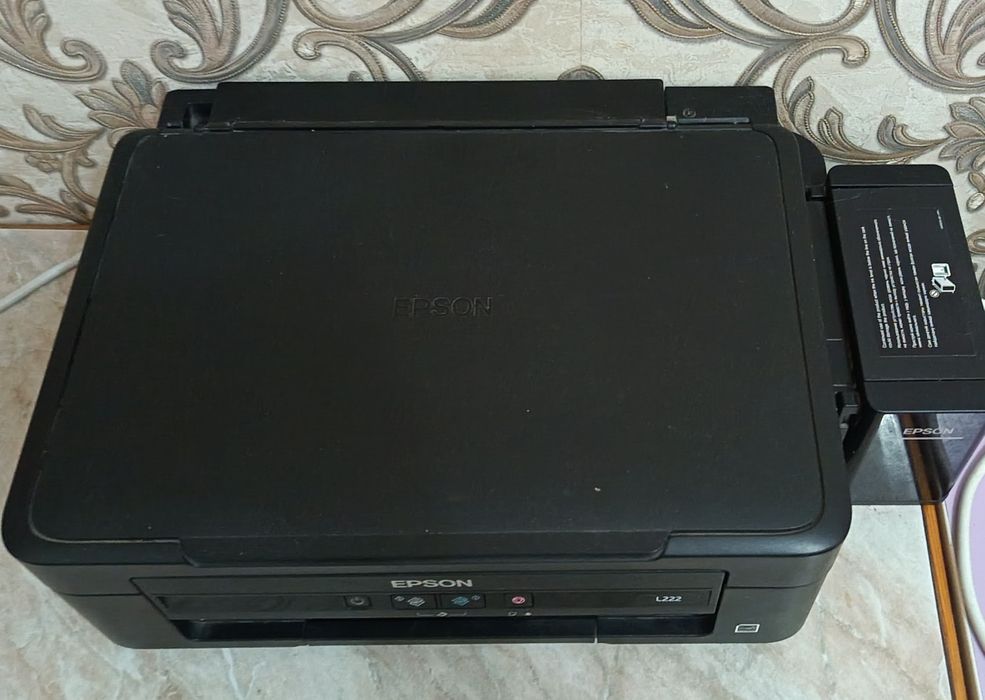Принтер модели Epson L222.
