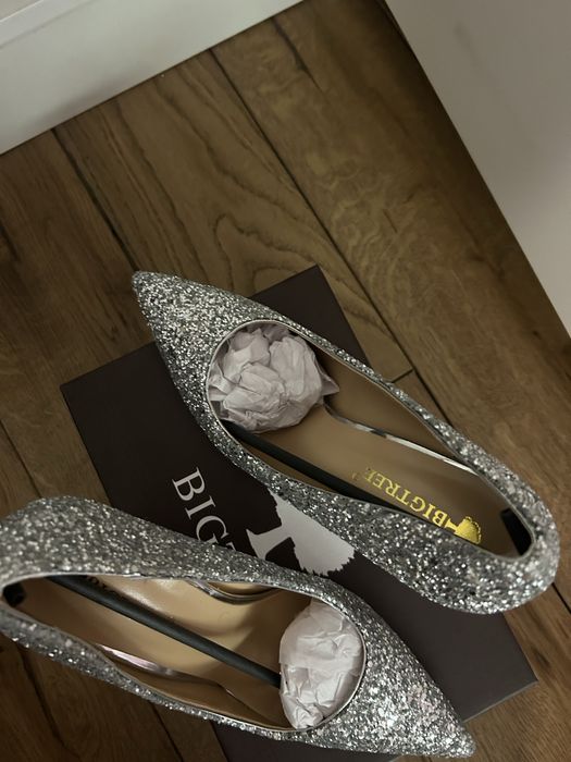 Сребърни бляскави токчета