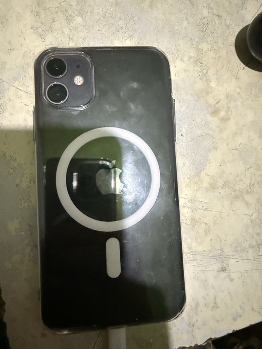 Продам 11 айфон 64 gb, iphone