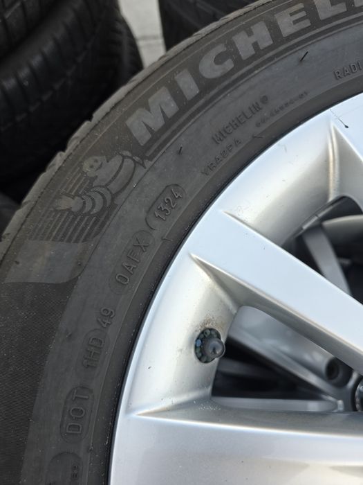 2 Броя 215/60/16 Michelin 5,5mm 24dot