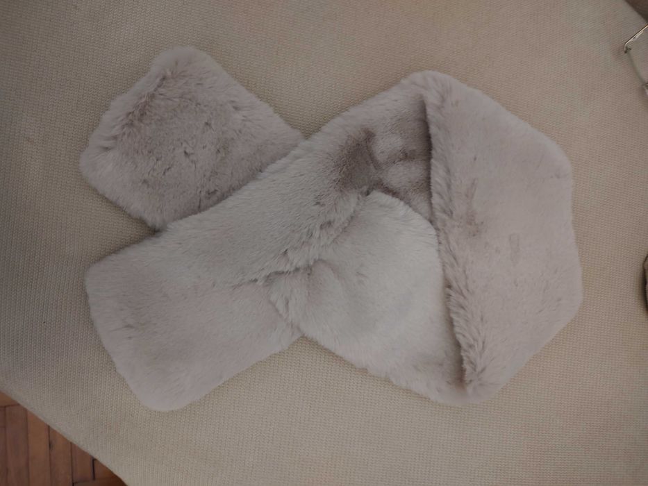 Guler din blana artificiala, nude, foarte moale,nou fara eticheta