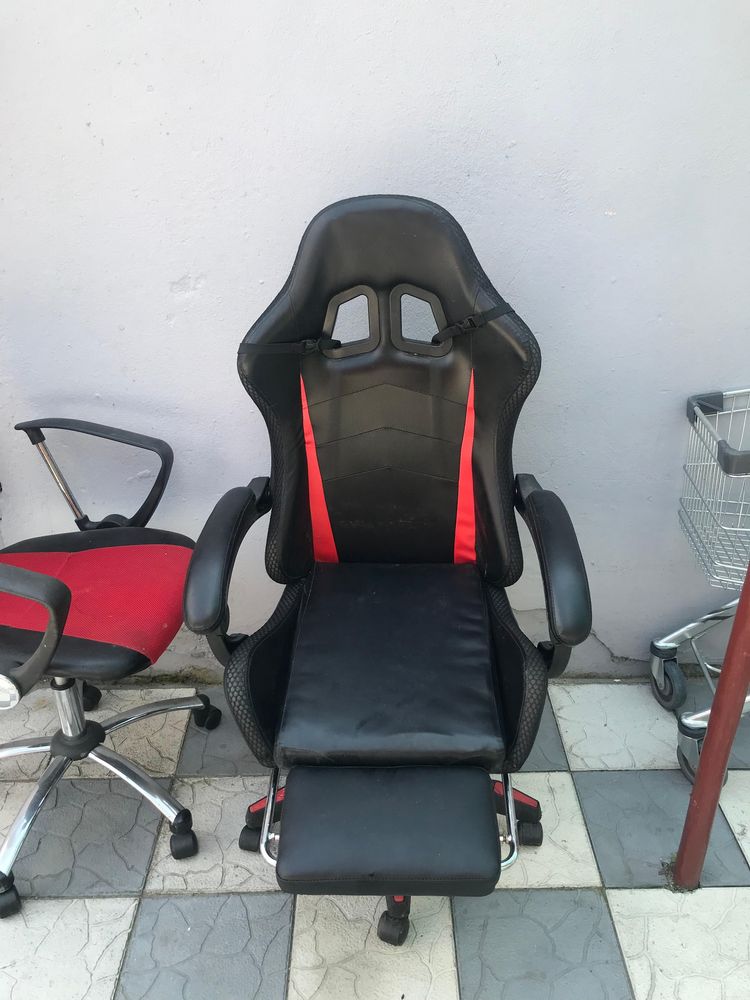 Scaun de birou aproape nou