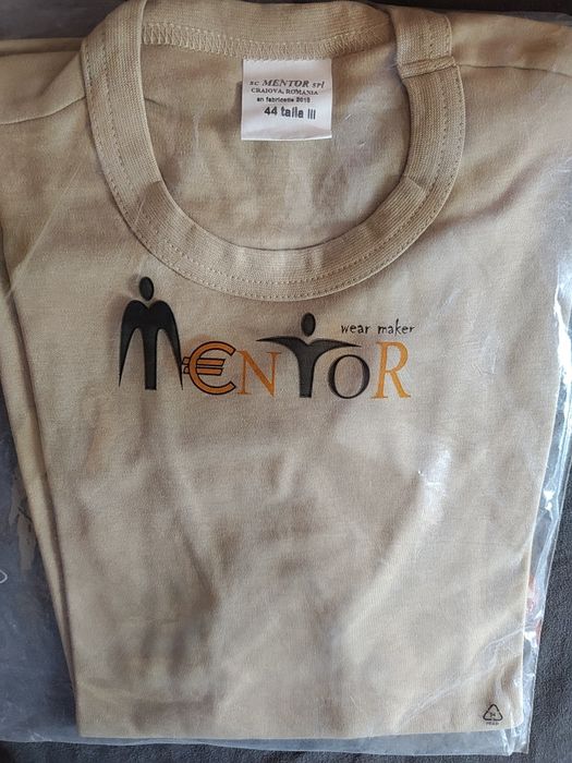 Tricou combat la baza gatului cu maneca lunga