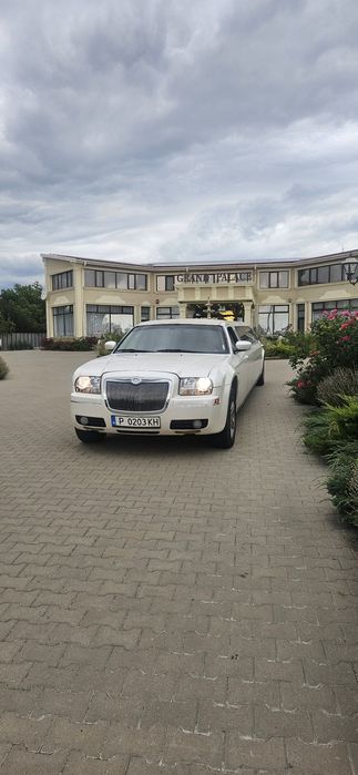 Vand limuzine Infiniti QX56 și Chrysler C300