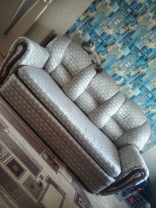 Продам диван в хорошем состоянии.