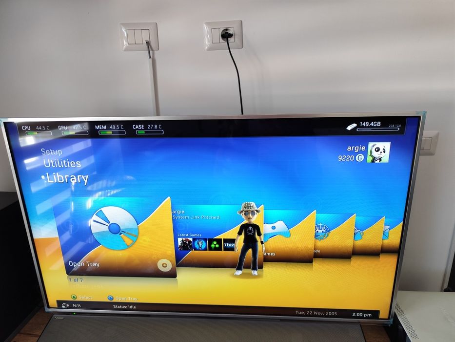 Vand XBOX360 Arcade + 2 jocuri originale FABLE 2+3