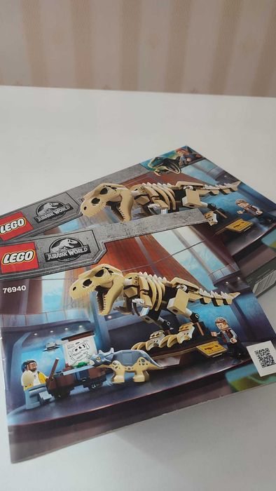 LEGO Jurassic World - Expozitia fosilei dinozaurului T. Rex