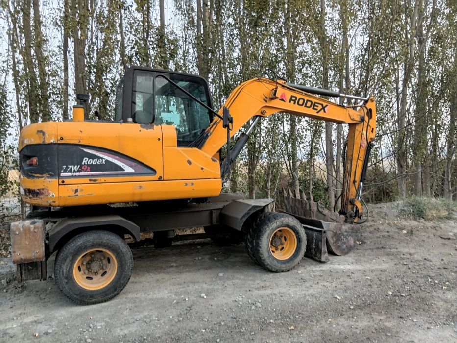 Зудлик билан Экскаватор сотилади холати идеал 15000$