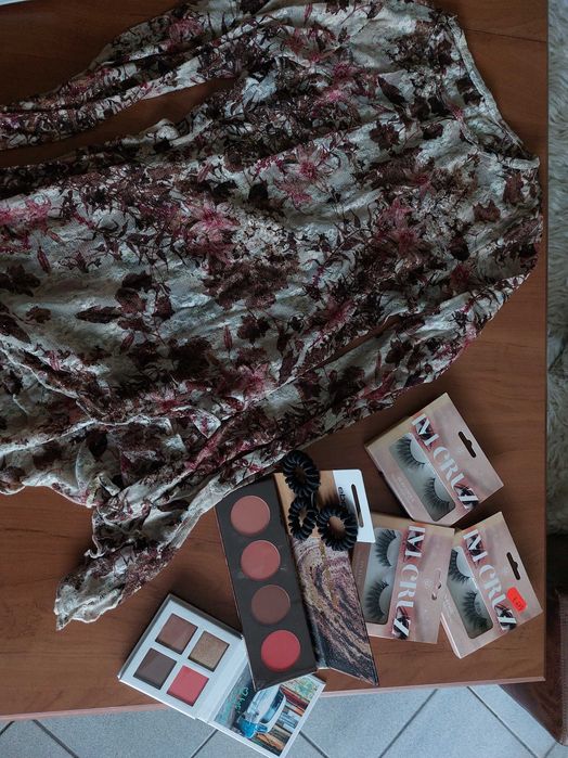 Аксесоари и грим