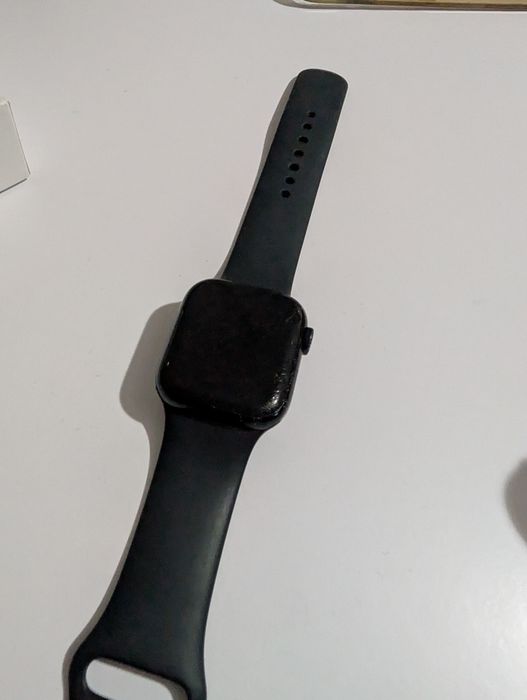Apple Watch Series 8 (Baterie 87%) - 100% Funcțional, Defect Estetic