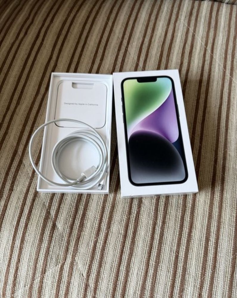 vand cutie de iphone 14 midnight blue de 128gb