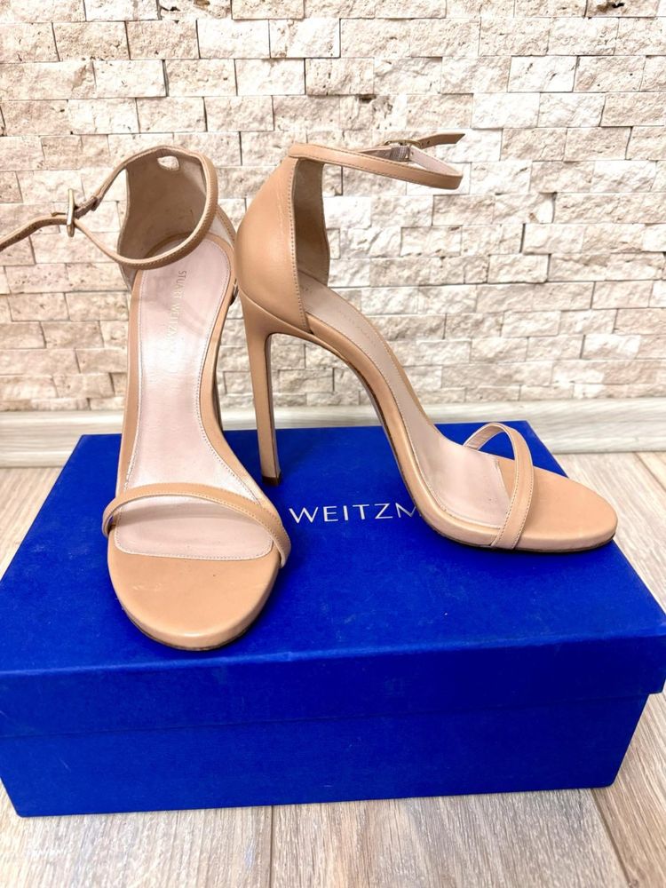 Обувки с ток Stuart Weitzman