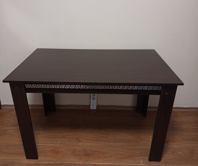 Трапезна маса с кант цвят венге