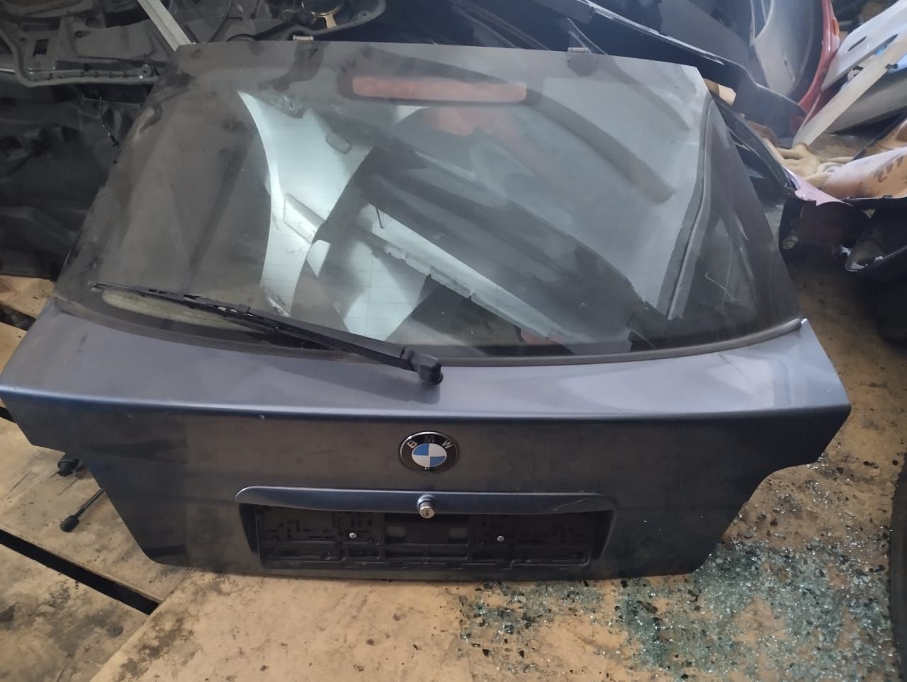 Крышка багажника на BMW E36 компакт