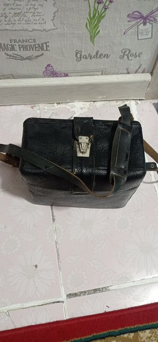 Саветская кинокамера кварц -5 в футляре