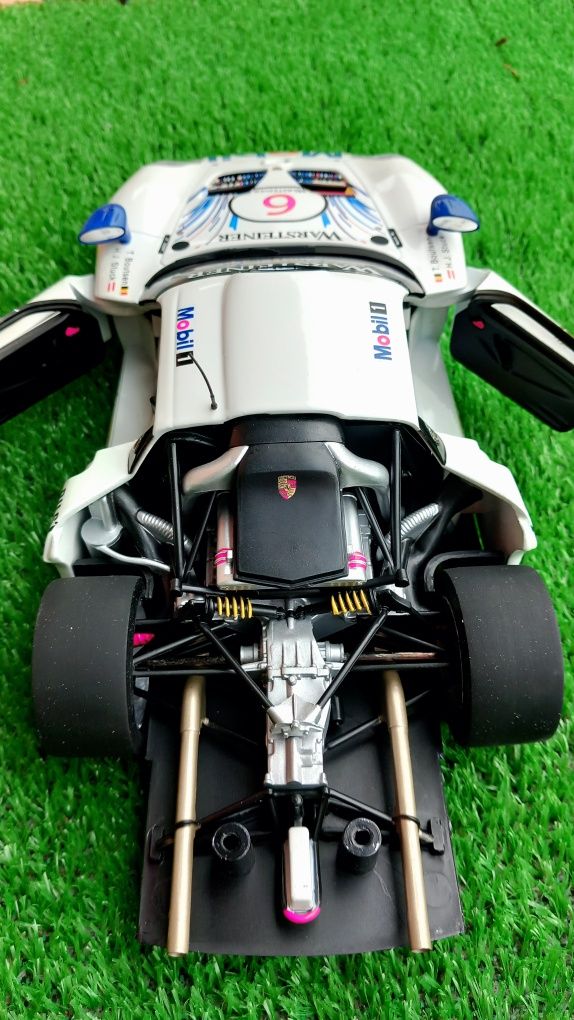 Ut models Porshce GT1 1/18