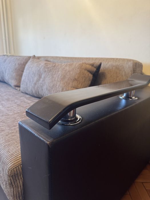 Canapea extensibila cu spatiu de depozitare