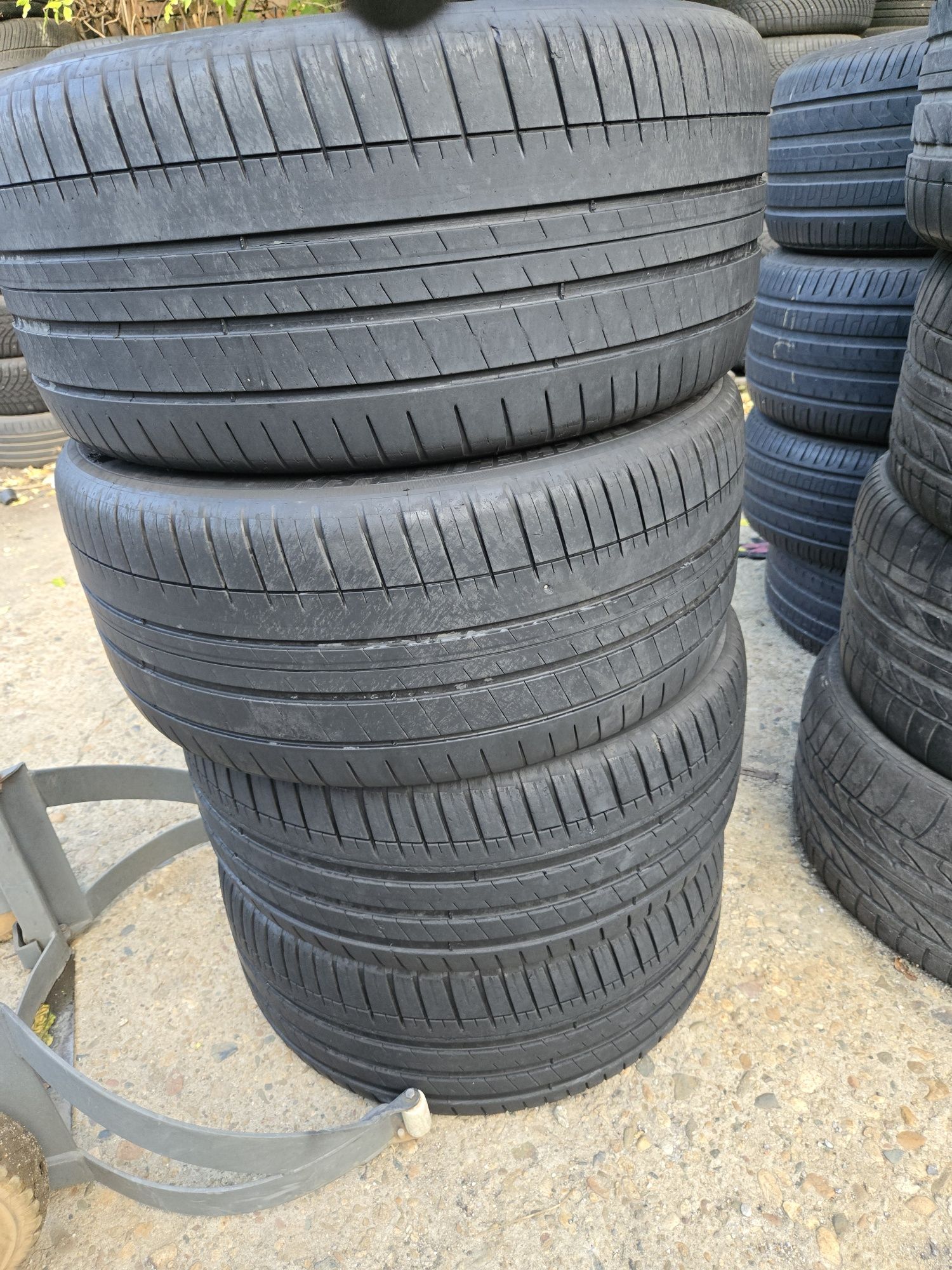 275 40 19 и 255 40 19 Michelin летни.