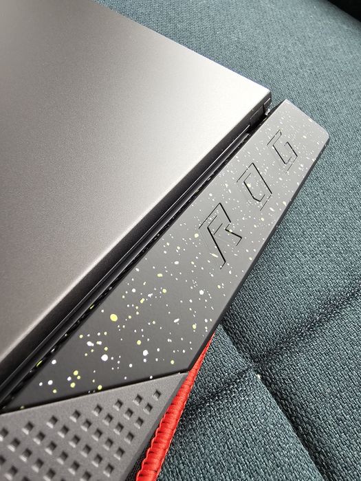 Asus G17 Ryzen 9 7940HX 5.4ghz , display QHD 2k 240hz NOU