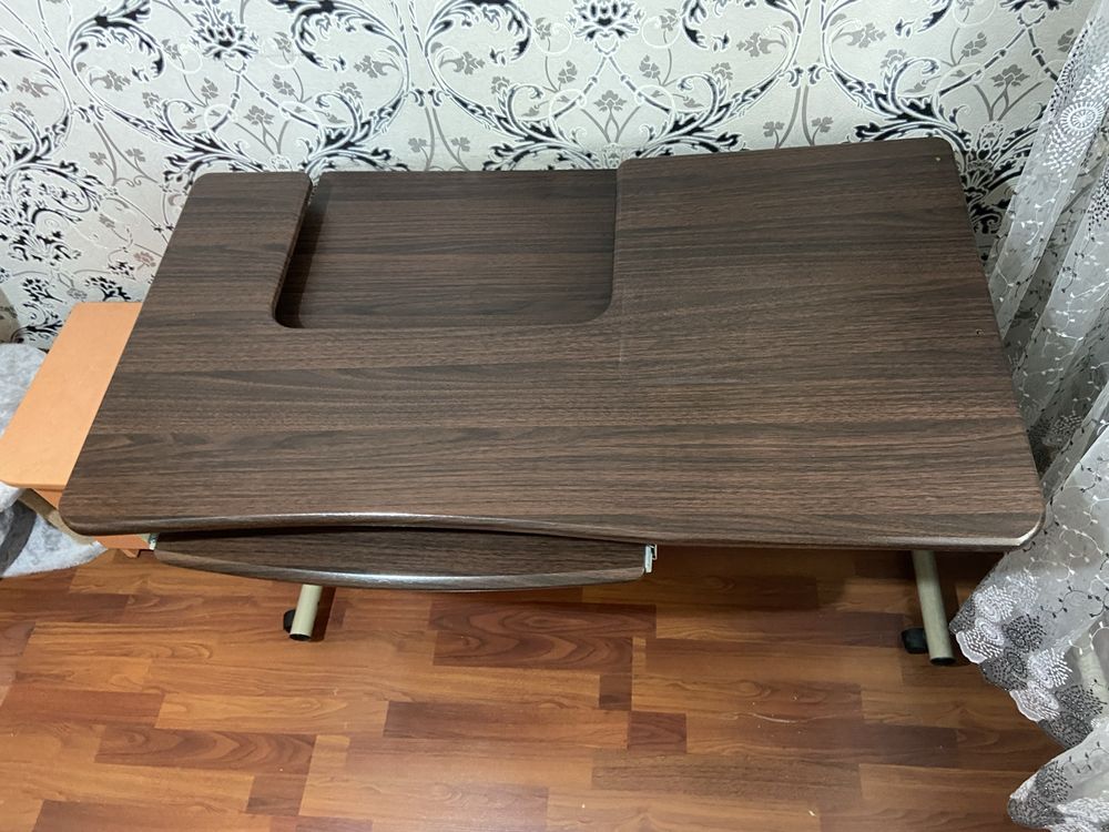 Продам компьютерный стол