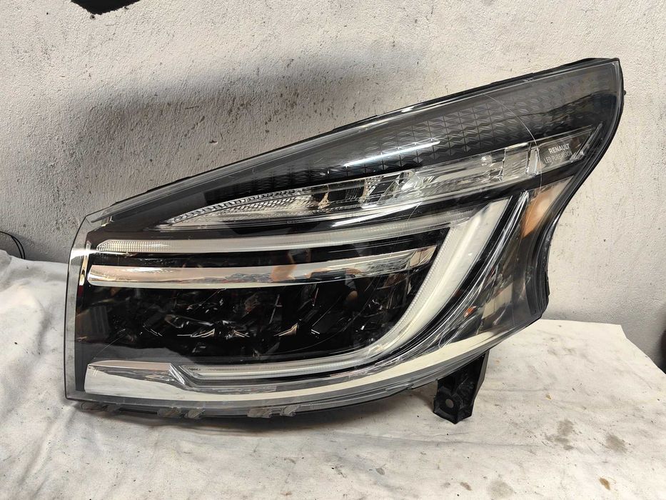 Оригинален фар Рено Трафик  Renault Trafic Full Led