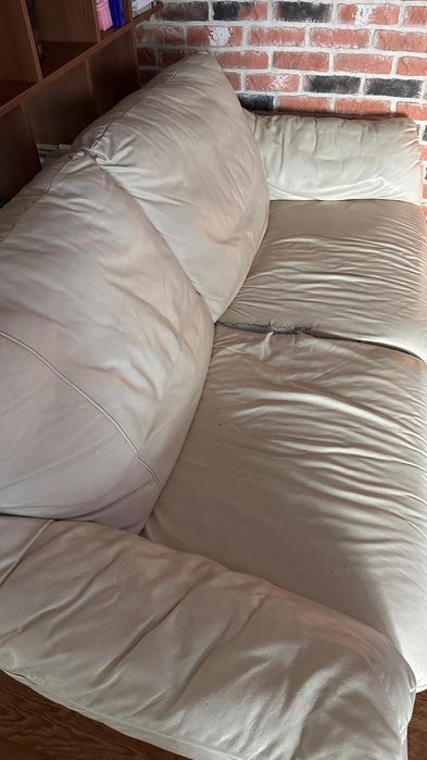 SUPEROFERTA (doar azi)!! Set canapea + 2 fotolii din piele ușor uzate