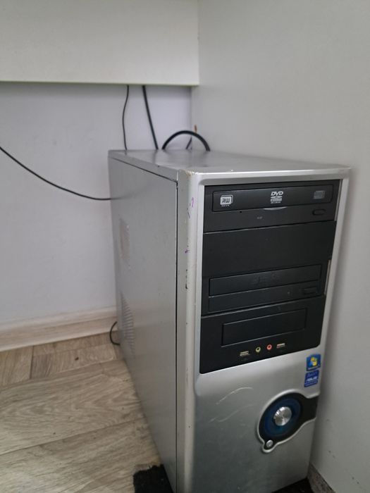Компютър 500ГБ Хард Диск с 3ГБ Рам и Athlon X2