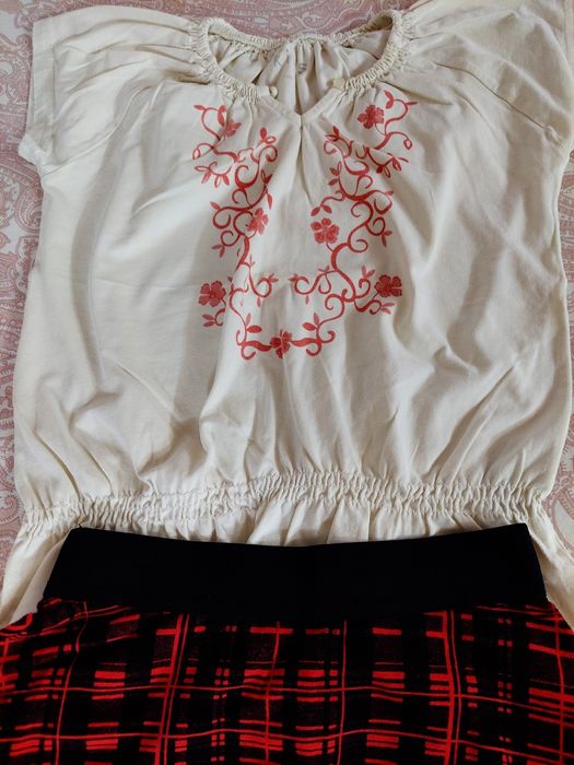 Set fusta și bluză tip ie, fata 10-12 ani