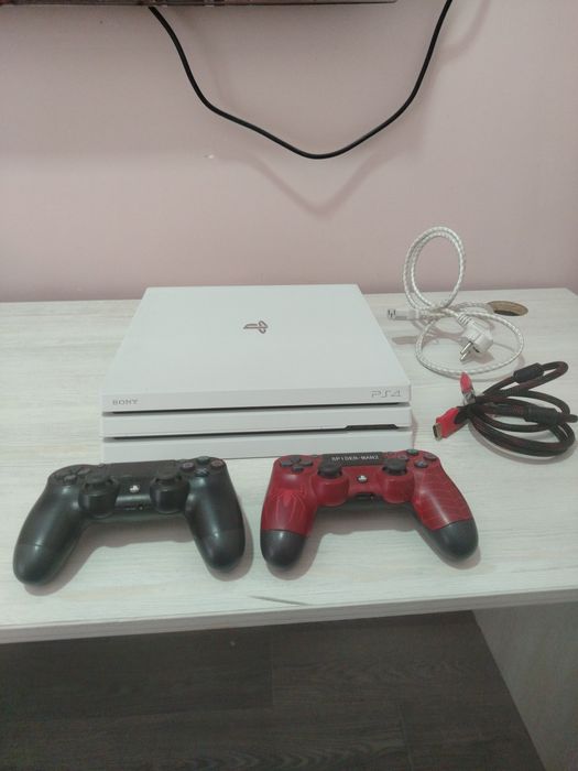 Play station 4 pro 1 Tb