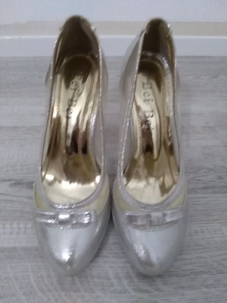 Pantofi argintii cu toc mărimea 35