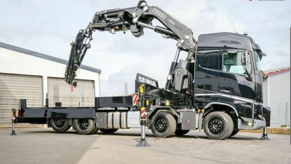 Inchiriem Camion cu macara si platforma