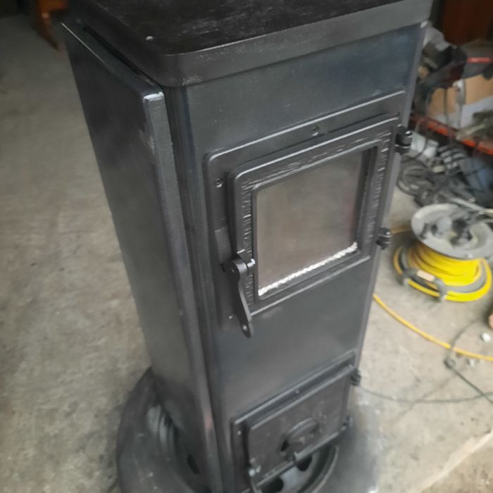 Soba de 5 kw cu sticlă focar șamotat si plita fonta