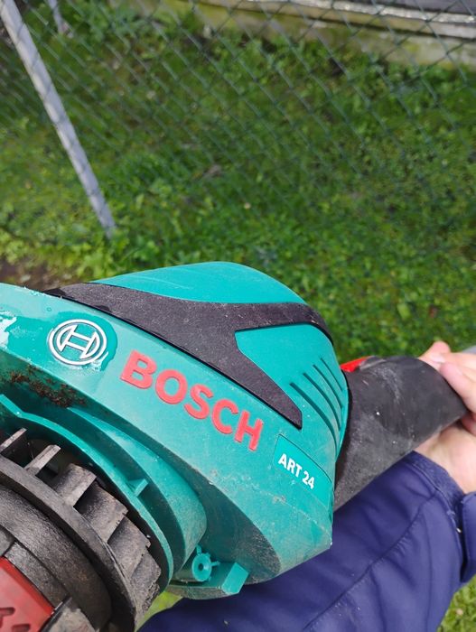 Trimer electric pentru gazon Bosch Art 24