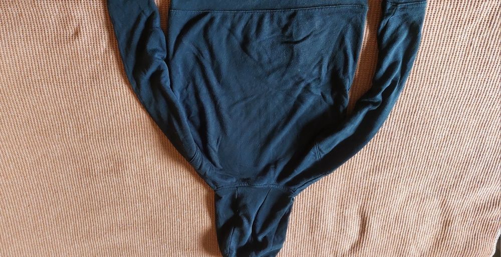 Спортен баскетболен екип и суитшърт