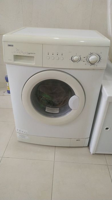 Стиральная машина. Занусси.