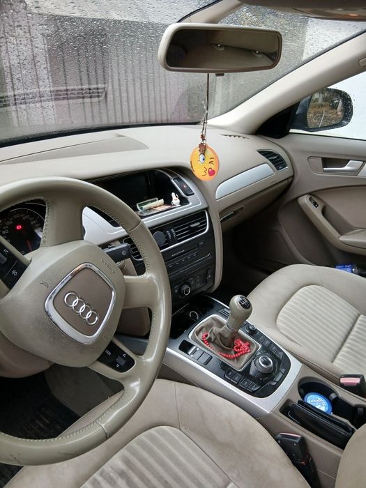 Vând Audi A4  ,B8 negru