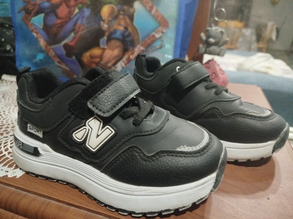 Кроссовки на мальчика.Не дорого