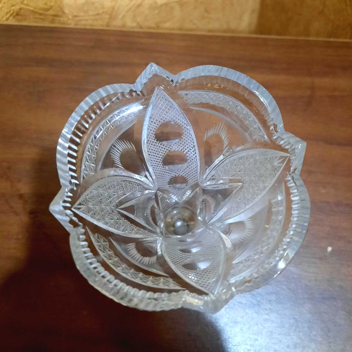 Красивая, Миниатюрная вазочка на ножке, винтаж