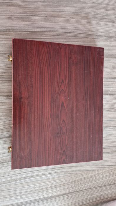 Куфар за рисуване с моливи и акварелни боички