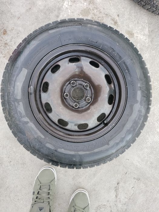 De vânzare 4 cauciucuri cu jantă 150 bucata