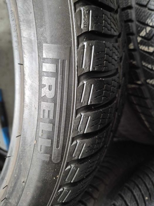 Vând set anvelope Pirelli 255.40.20