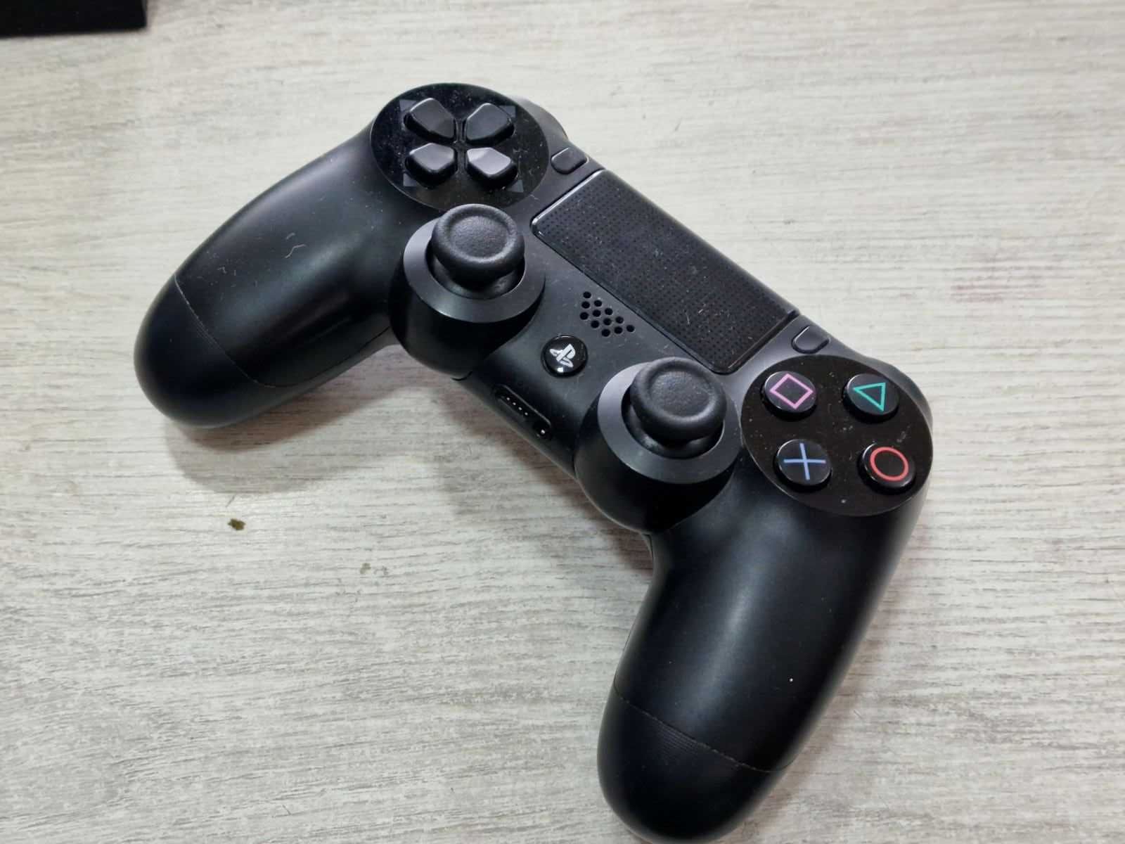 Playstation 4 500GB с един джойстик + игра FC24