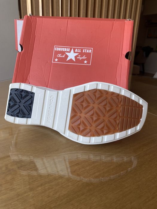 Нови високи бели кецове Converse N36,5