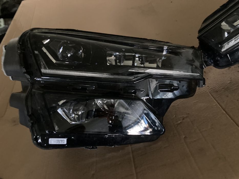 Far SKODA KAROQ facelift 2022 , 2023 far Stanga dreapta