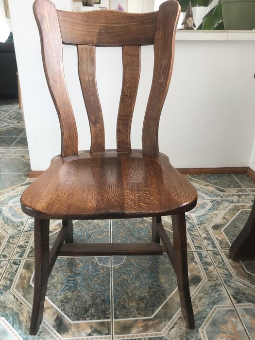 Маса с четери стола от масивно дърво