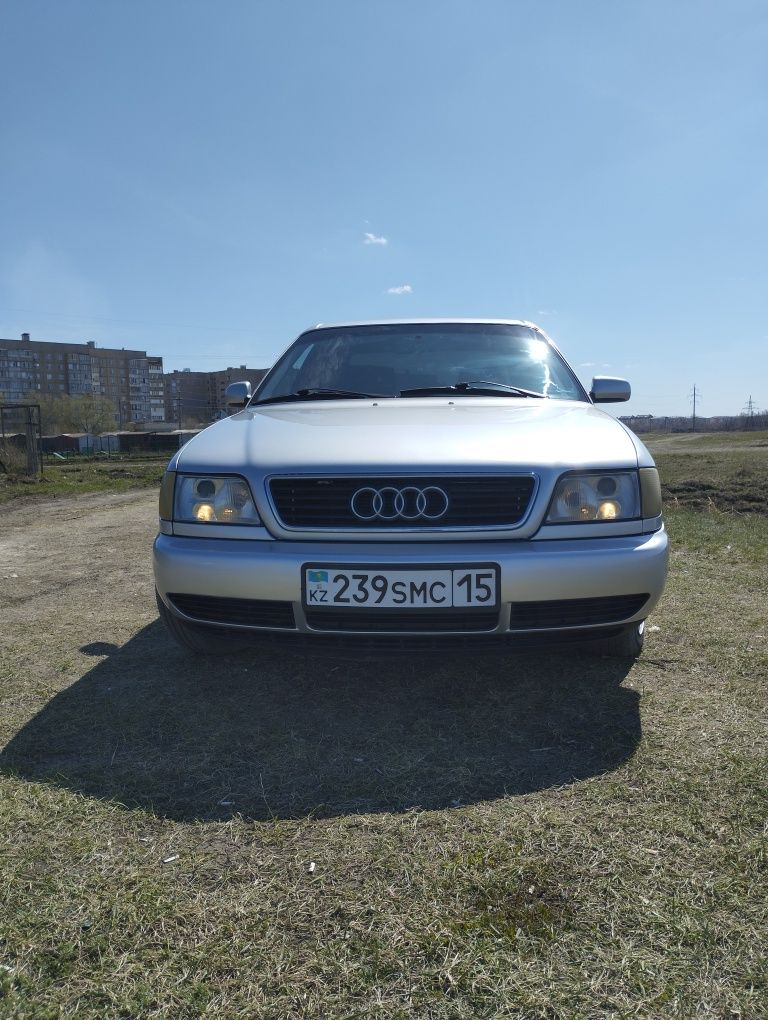 Продам машину Audi A6.