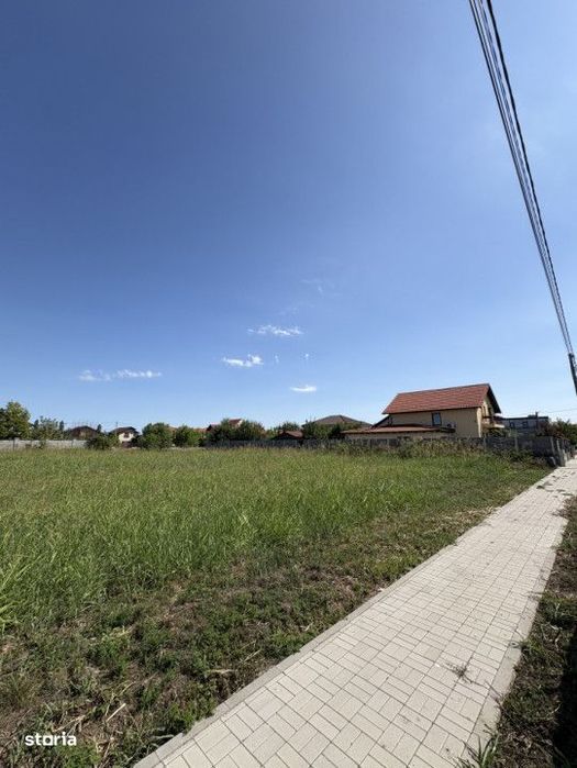 Teren cu toate utilitatiile , strada asfaltata