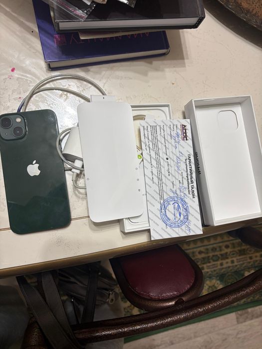 Продаю iphone 13 со всеми допами и так же ориг адаптер зарядку
