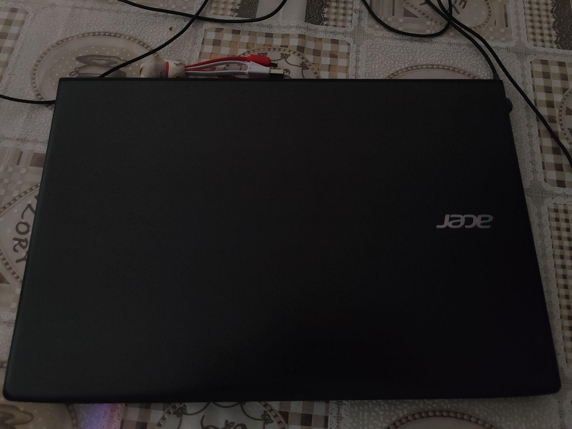 Продаю срочно ноутбук Acer Aspire E5-576 series